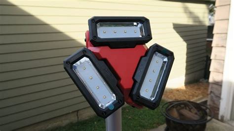 במידת האפשר, יש להשתמש בשירותים נפרדים. עמוד תאורה נטען | מילווקי כלי עבודה | דלקו כלי עבודה חשמליים