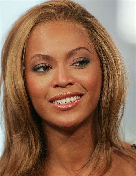 Beyoncés Eyebrows Have Been Slaying Since 2005 Beyonce Eyebrows Beyonce Hair Beyonce Makeup