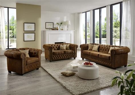 Die schicken 2er sofas aus kunstleder bestehen aus einem speziell entwickelten material, das wie leder aussieht und sich auch so anfühlt. Bildquelle: © stilartmoebel.de