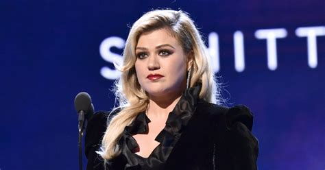 Kelly Clarkson Shuts Down Body Shaming Trolls