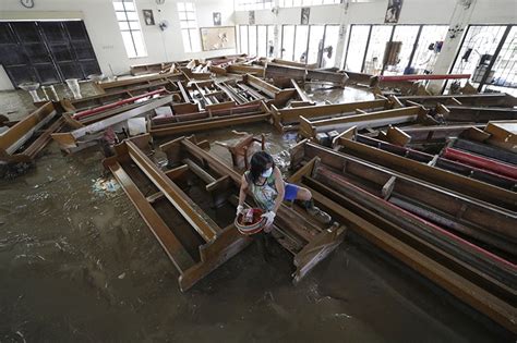 Dozens Dead Villages Flooded After Typhoon Vamco Batters The Philippines Honolulu Star Advertiser