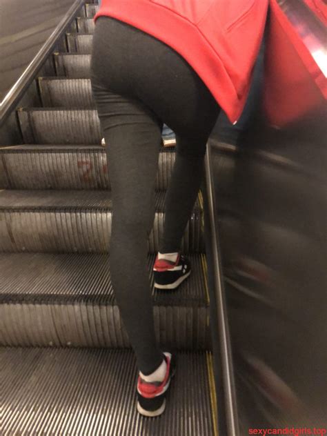 Skinny Girl In Leggings Subway Escalator Creepshot Sexy Candid Girls