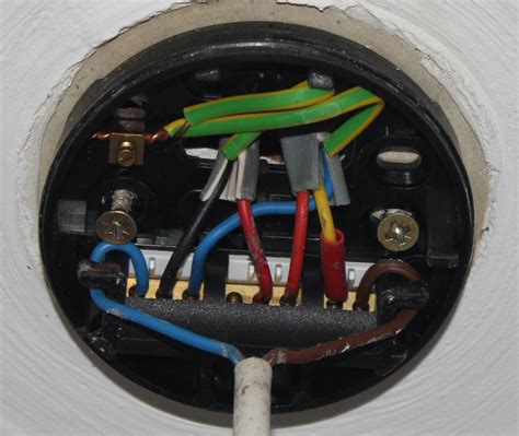 Electrical Could You Explain This Ceiling Light Wiring Home