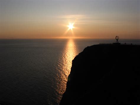 File:Midnight sun.jpg - Wikipedia