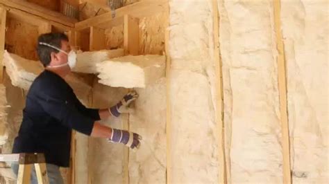 Installing insulation in your walls during the process of building or renovating a house increases the energy efficiency of the building, which saves money on heating and cooling. Trabajadores de Instalación de Pisos, Techos y Paredes ...