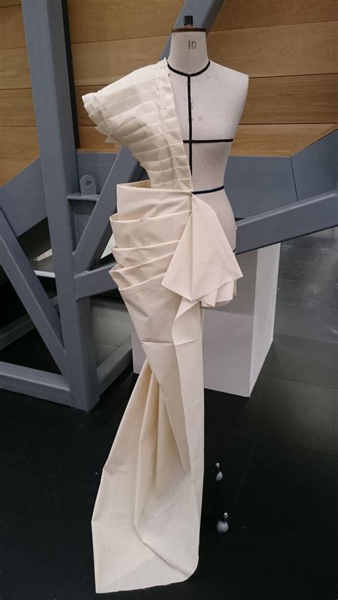 Pin By David Thomson On Collection Development Origami Fashion