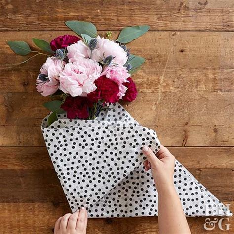 Make This Easy Tissue Paper Bouquet Wrap How To Wrap Flowers Flower