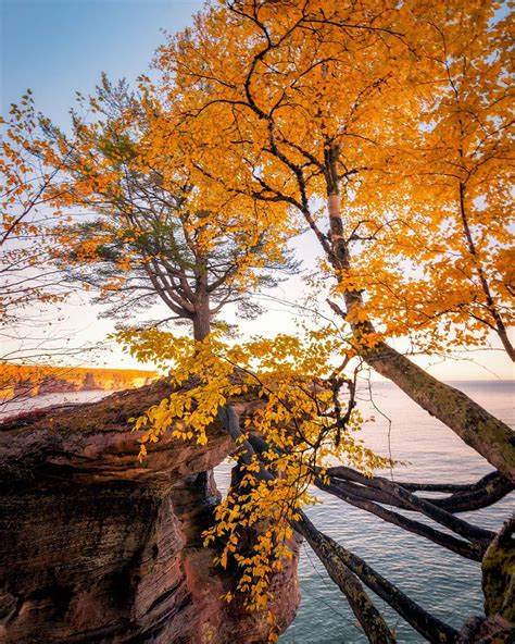 4 Ways To See Fall Color At Michigans Pictured Rocks National