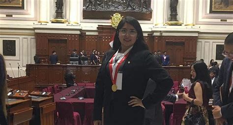 Carolina Flores Quispe Juró Como Nueva Regidora Provincial Edicion