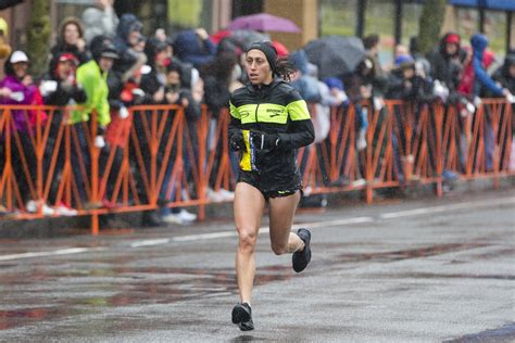 Desi Linden Wins Womens Division At 2018 Boston Marathon Popsugar