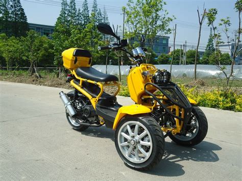 You need a foldable scooter that can help you get around but also one that is practical to take with you. YD 49cc Trike Scooter Gas Moped Zoom Yellow 3 Wheels | eBay