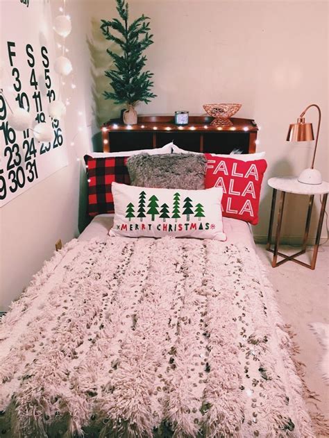 10 Ways To Make Your Dorm Room Festive For Christmas Holiday