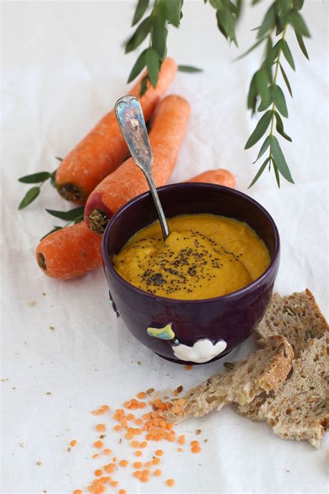 Dans la même idée de soupe aux légumineuses, je vous propose aussi la soupe de pois cassés sans bouillon, qui est un réel délice en plus d'être tout aussi. Velouté de carottes et lentilles corail - Esperluette ...