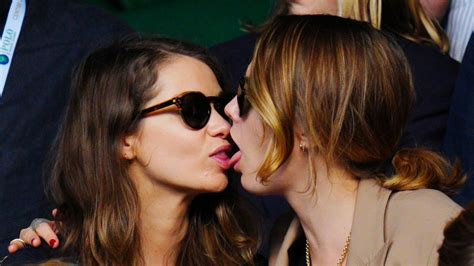 Cara Delevingnes Wimbledon Pda With Girlfriend After Brutal Tv Snub The Courier Mail