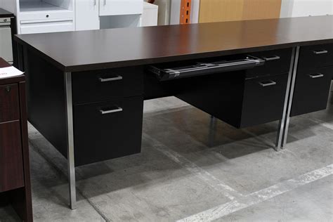 Alera Double Pedestal Metal Desk 60w X 30d Mocha And Black Laber