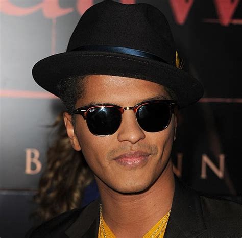 Discovering News La Bruno Mars Is A Man Of Many Hats Photos