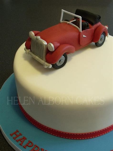Vintage car cake - Decorated Cake by Helen Alborn - CakesDecor