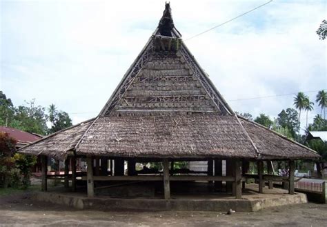 Rumah Adat Maluku Berikut Penjelasannya