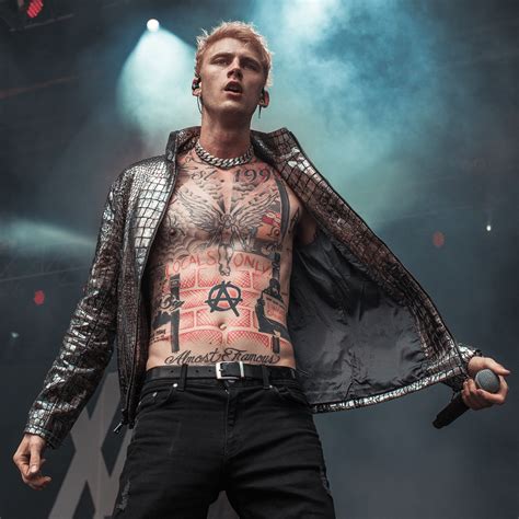 Why eminem and machine gun kelly are dissing each other. Machine Gun Kelly Bio, Age, Height, Daughter, Wife, Net ...