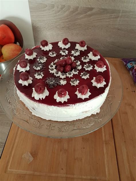 Früchte auf dem teig verteilen. Rotkäppchen - Kuchen von MiriOremek | Chefkoch.de