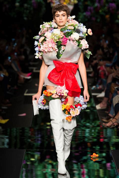 15 Times Flowers Floated Down The Runway Fashion Show Fashion Week