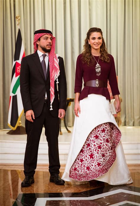 See Queen Rania Of Jordans Style Evolve In 64 Pictures 29 Years Of Royal Fashion