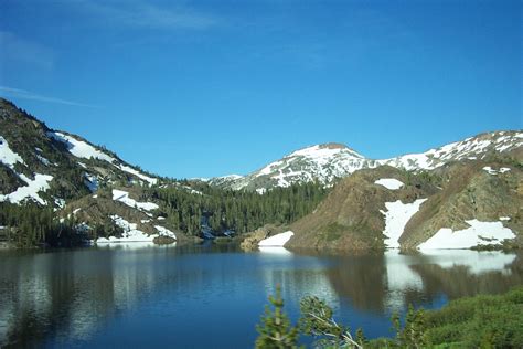 *** plongez dans l'univers de megan harold. Fond d'ecran Lac en montagne - Wallpaper