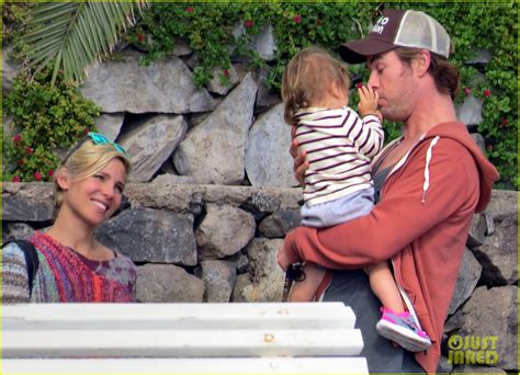 Chris Hemsworth Pregnant Elsa Pataky Enjoy Day Off With India Photo Celebrity