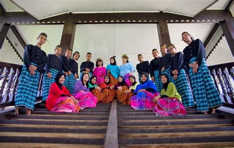 Pakaian Adat Sulawesi Selatan Nama Gambar Dan Keterangannya Adat