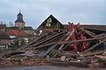 Sturm «Friederike» fordert Todesopfer und legt Verkehr lahm | NZZ