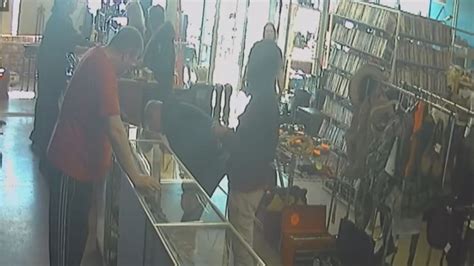 man steals guns from pawn shop mother drives him to turn himself in