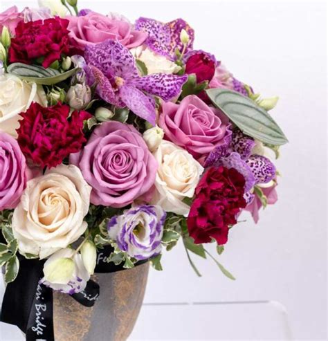 Check spelling or type a new query. Mujeres Luxor - Ferrari Bridge Flowers.