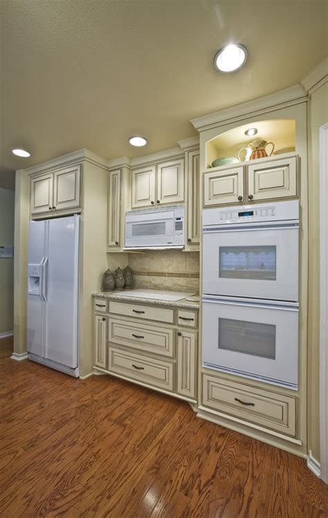 White appliances looking fab in the kitchen of designer mason st. Are white appliances making a come-back in popularity?
