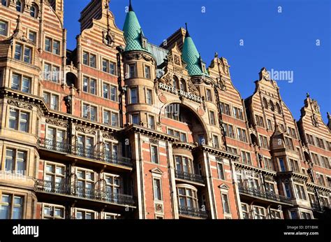 Exterior Hotel Russell Russell Square Hi Res Stock Photography And