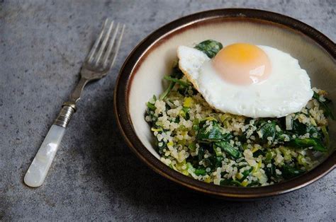 Quinoa With Leeks Spinach And Poached Egg Vegetarian Main Dishes