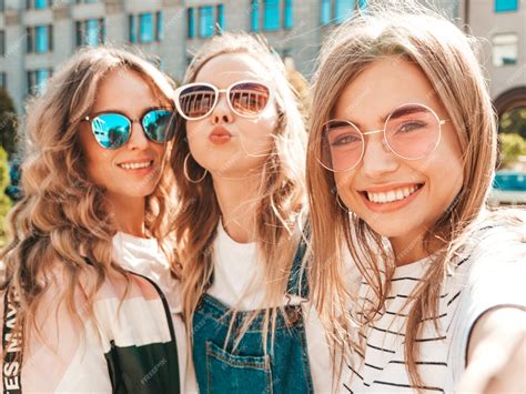 Free Photo Three Young Smiling Hipster Women In Summer Clothesgirls