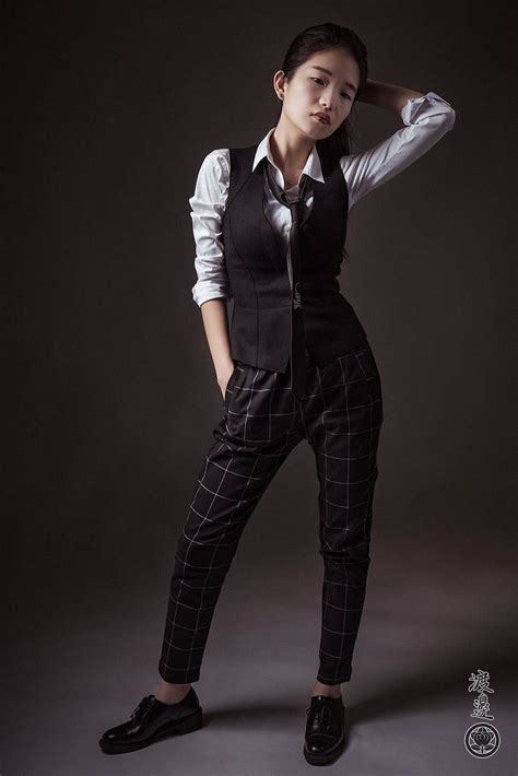 Hiromi Poses Fashion Portrait Photography