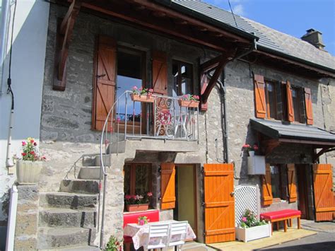Location De Vacances Gîte Lalcôve Saint Victor La Riviere Dans Puy