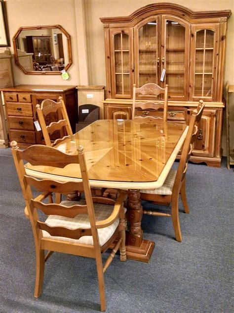 The brand also offers a line of outdoor furniture and home decor accessories. BROYHILL PINE DINING SET | Delmarva Furniture Consignment