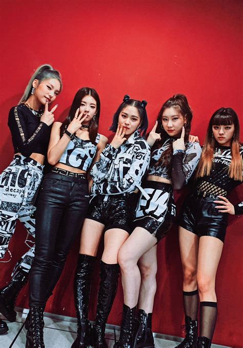 Itzy On Twitter Itzy Style Stage Outfits