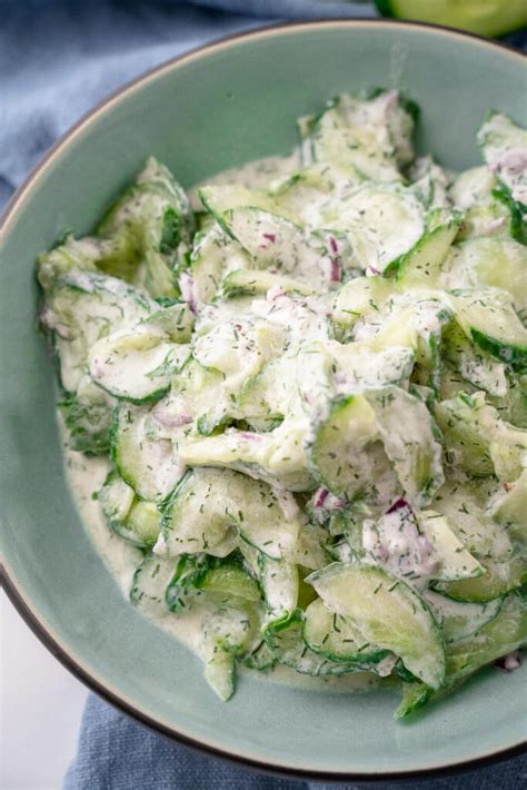 Einfacher Gurkensalat Mit Saurer Sahne So Lecker Und Erfrischend