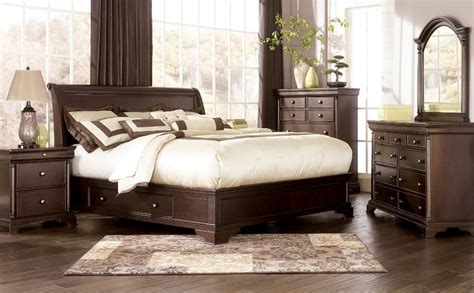 21 Marvelous Bedroom Designs With Sleigh Beds