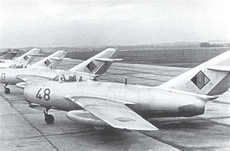 Mig 15bis Gdr Air Force 172 Eduard Ready For Inspection