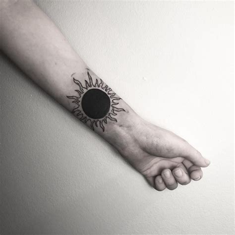 Stunningly Hot Sun Tattoos Tracesofmybody Com