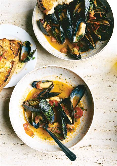 steamed mussels with chorizo and tomatoes leite s culinaria