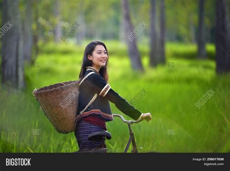 traditional-hmong-girl-image-photo-free-trial-bigstock