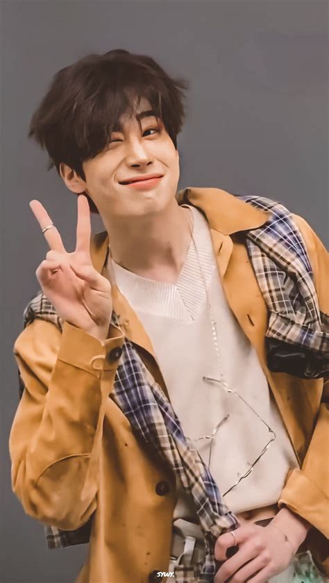 His birthday, what he did before fame, his family life, fun trivia facts, popularity rankings, and more. Pin di Han Seung Woo