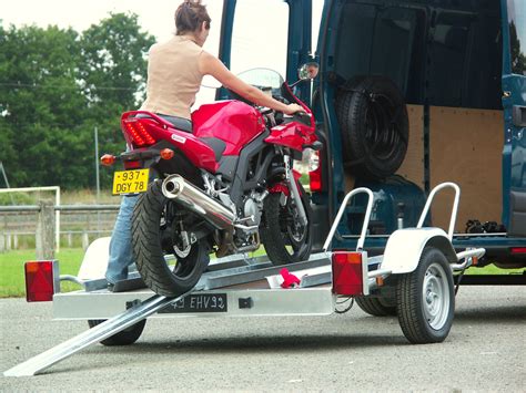 Comment Transporter Une Moto Sur Une Remorque Motostation
