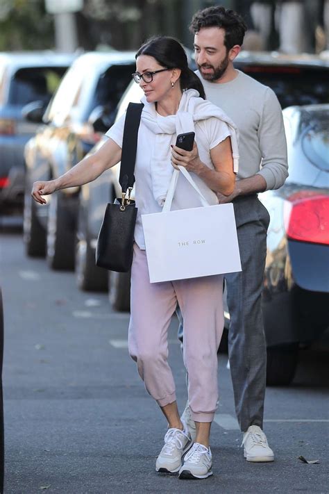 Courteney Cox In Pink Sweatpants Shopping On Melrose Place 03 Gotceleb