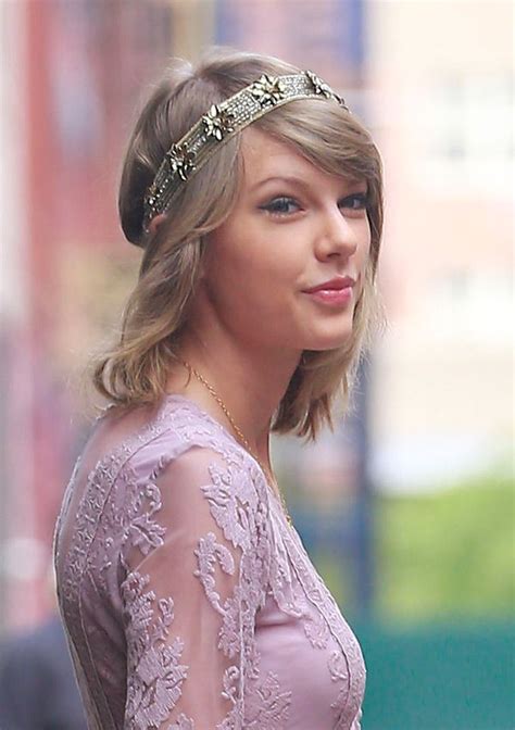 Taylor Swifts Gorgeous Vintage Headband In Nyc — Get The Look Taylor